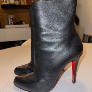 Louboutin Paris Booty 39